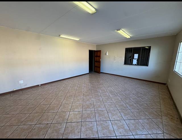 450M² WAREHOUSE TO LET IN STORMILL